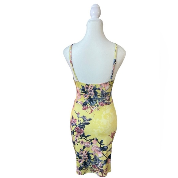 Fashion Nova - Ruched asymmetrical floral mini dress - Picture 2 of 9